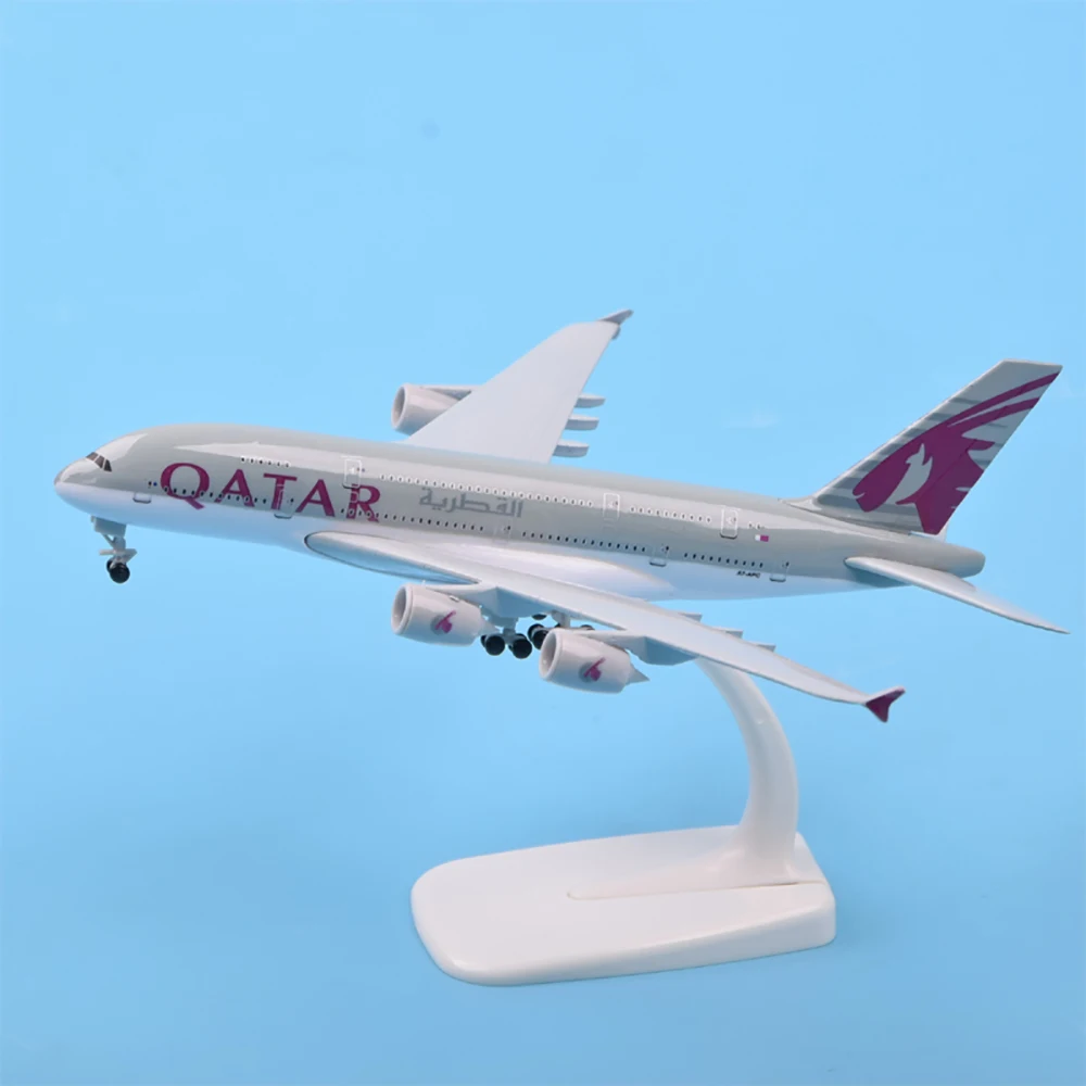 18 см, Формовани под налягане, Метални имитативната играчка, модел на самолет в мащаб 1: 400, в Самолета на гражданската авиация Qatar Airways A380, подарък бойфренду, сувенир Изображение 0