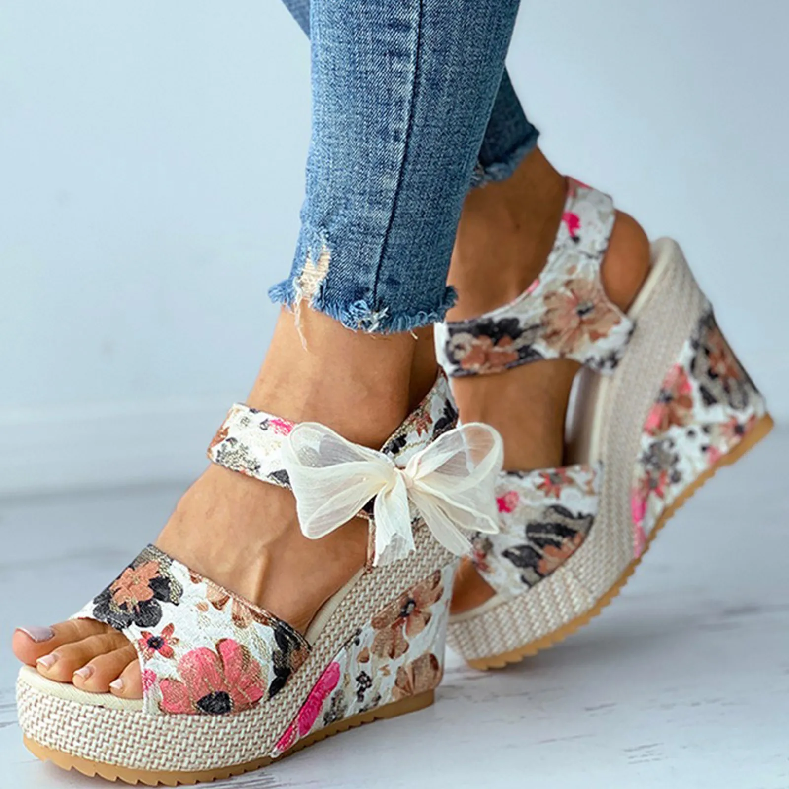Лятна модни дамски обувки на платформа и танкетке с флорални лък, Удобни обувки с отворени пръсти, за разходки на открито, вечерни модела обувки Изображение 1