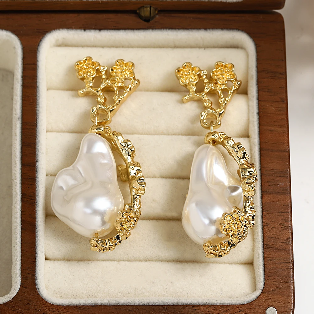 AENSOA нередовни реколта обеци с метални перли в златен цвят, за жени, преувеличивающие изрязани орнаменти от метал с цветя модел сливи Bossom Изображение 1