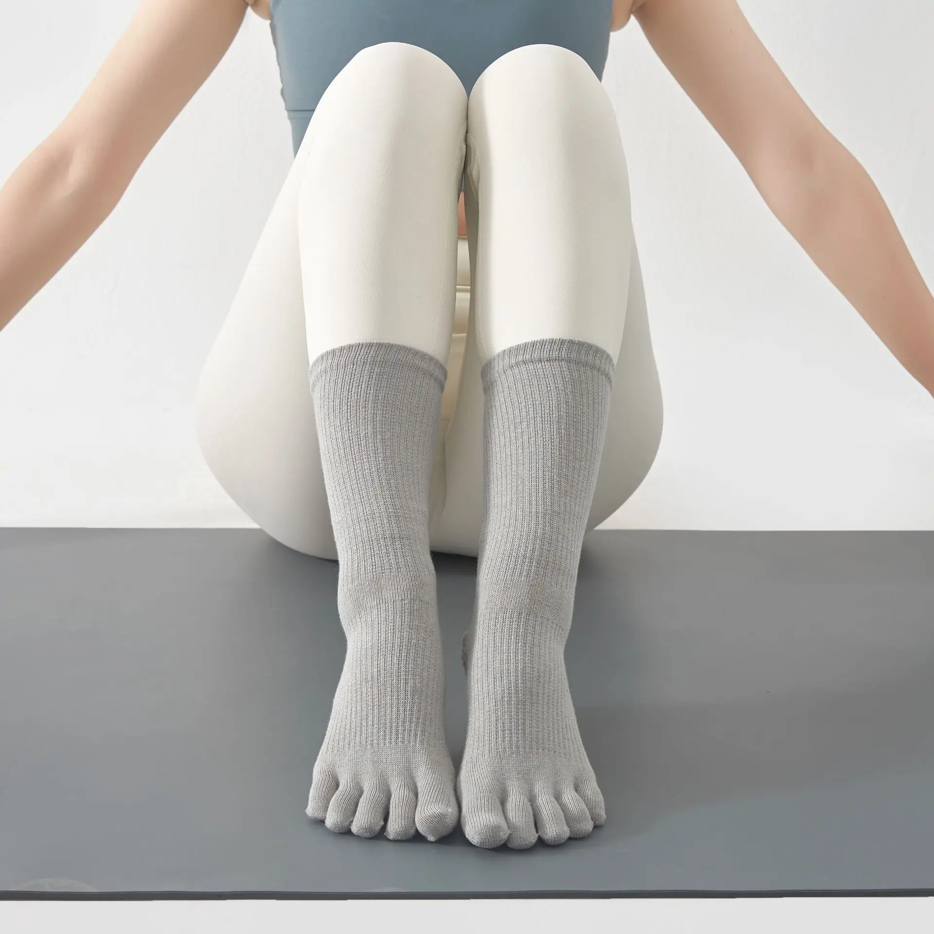 Чорапи за йога, за жени, за практикуване на Пилатес, за спорт, на закрито, Нескользящие Памучни Професионални чорапи с разцепени пръсти и пет пръста Изображение 3
