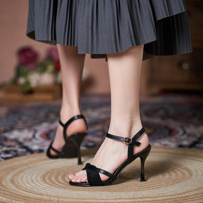 2023 Сандали, дамски черни обувки на големия размер, универсални летни обувки с каишка и катарама, с отворени пръсти, нови бежови обувки на голям висок ток с ниско отворени пръсти за момичета Изображение 2