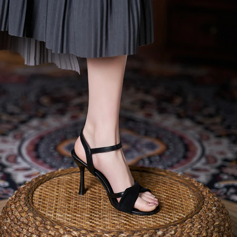 2023 Сандали, дамски черни обувки на големия размер, универсални летни обувки с каишка и катарама, с отворени пръсти, нови бежови обувки на голям висок ток с ниско отворени пръсти за момичета Изображение 4