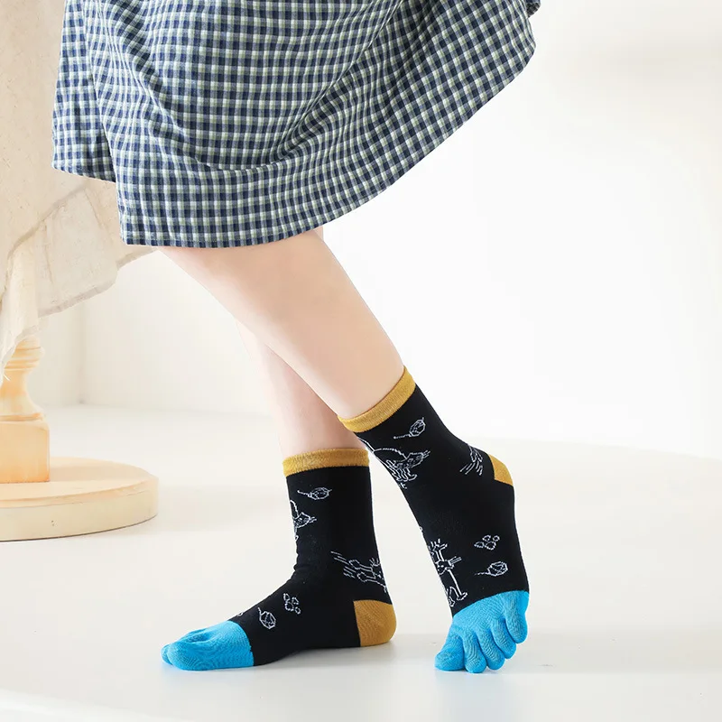 5 двойки модни женски къси чорапи, с хубави анимационни котка от чист памук млад мека ярки цветове Harajuku Happy 5 Finger Чорапи Момиче Изображение 3